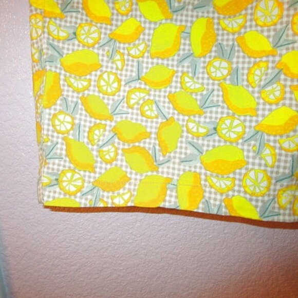 NEW Lands End PULL ON Bermuda Size 12 SHORTS Pockets SUNNY Knockabout LEMONS - Picture 3 of 9